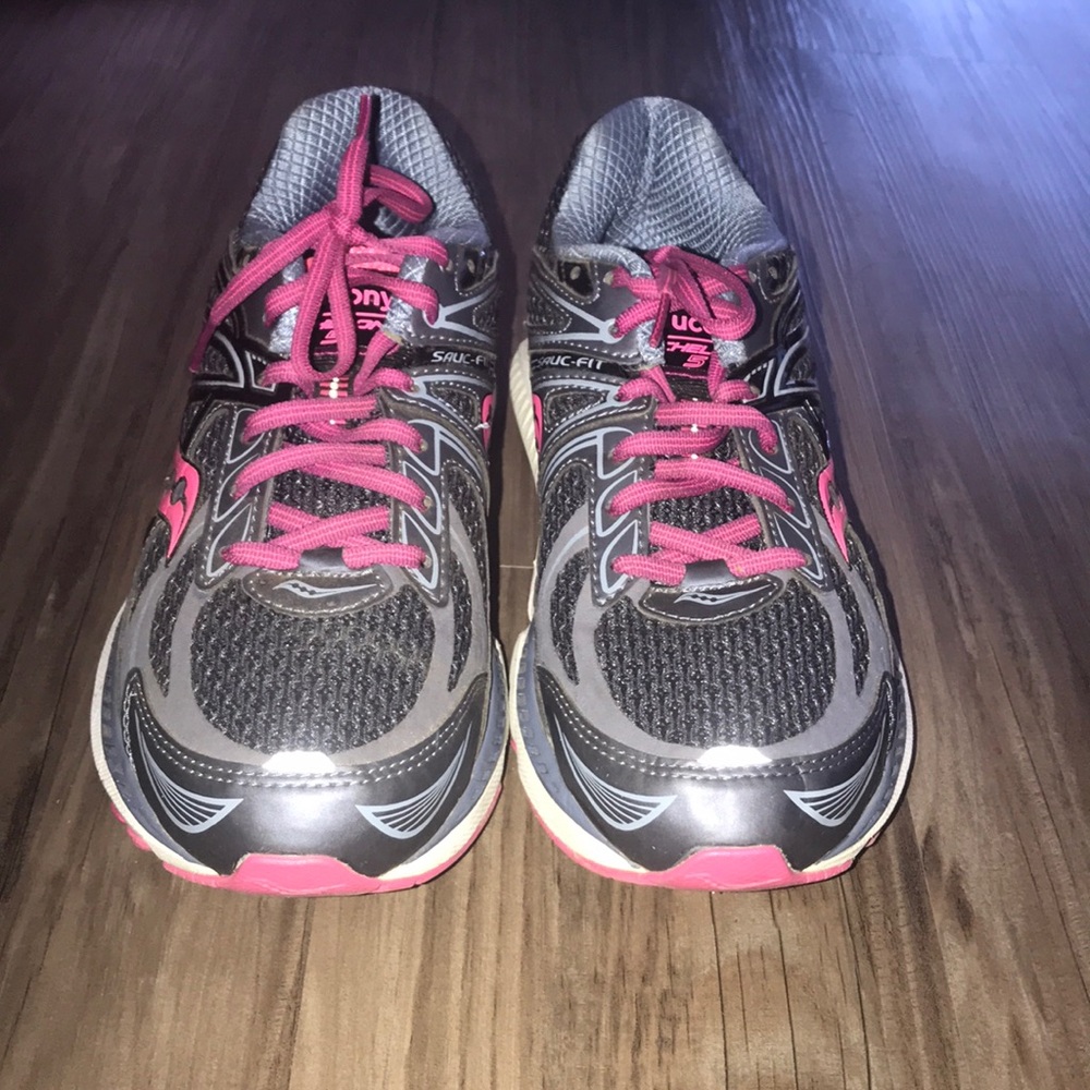 Saucony women’s shoes (Echelon 5)